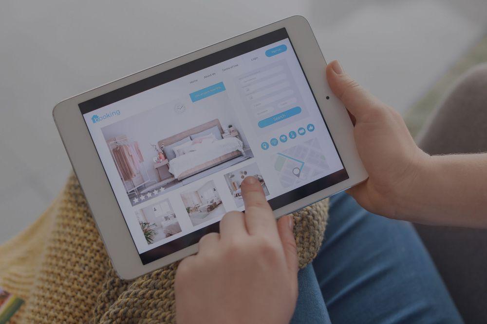 Digital Transformation in Hospitality: Trends, Challenges & the Role of Front-End main photo